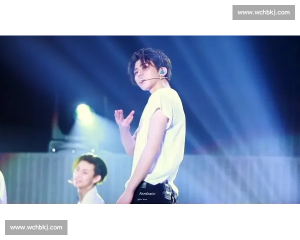 他不仅仅是球员,更是球场上的艺术家,一举一动皆是经典